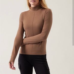 Ascent Seamless Turtleneck